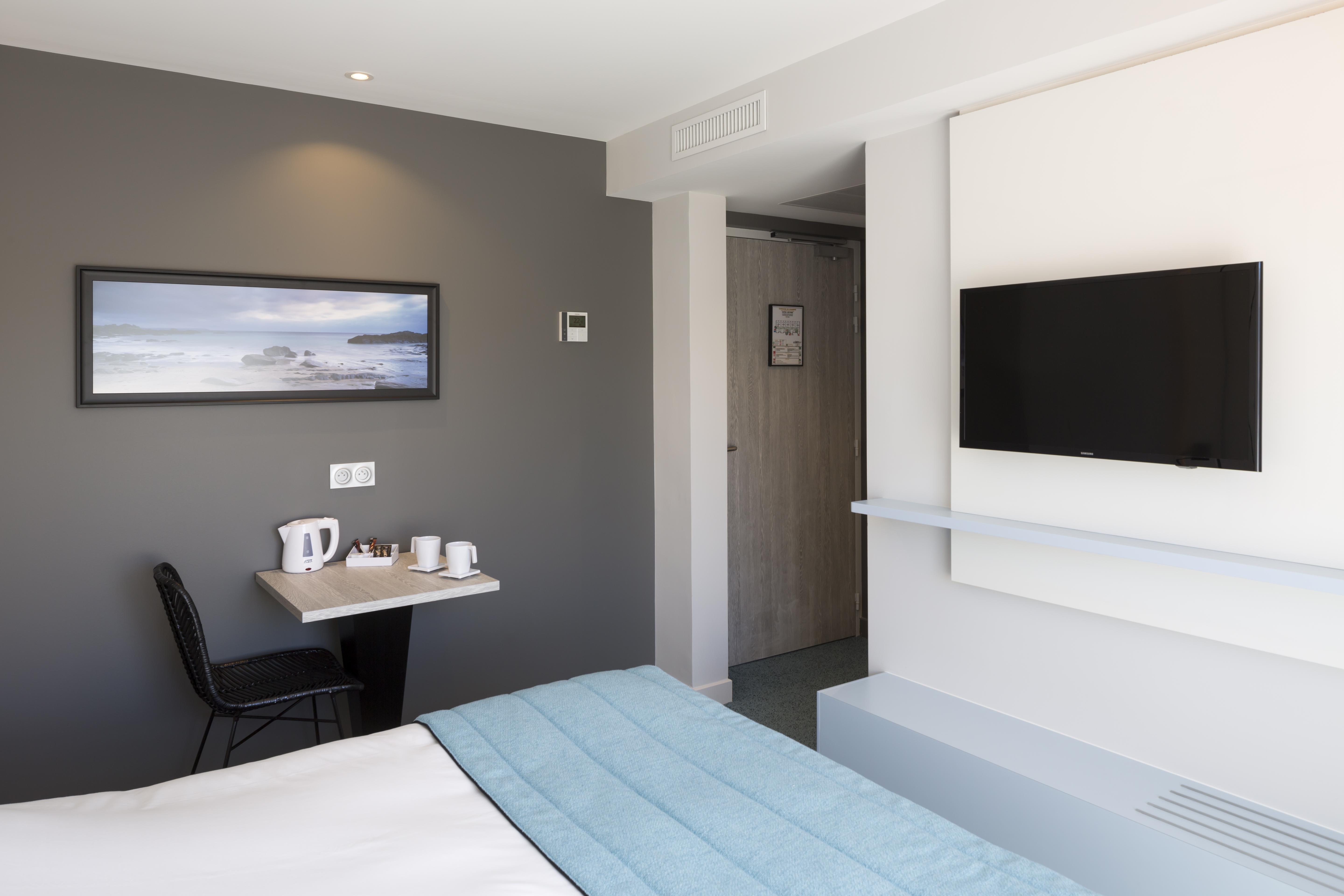 Logis Hotel Les Pins - Operalia Balaruc-les-Bains Bagian luar foto