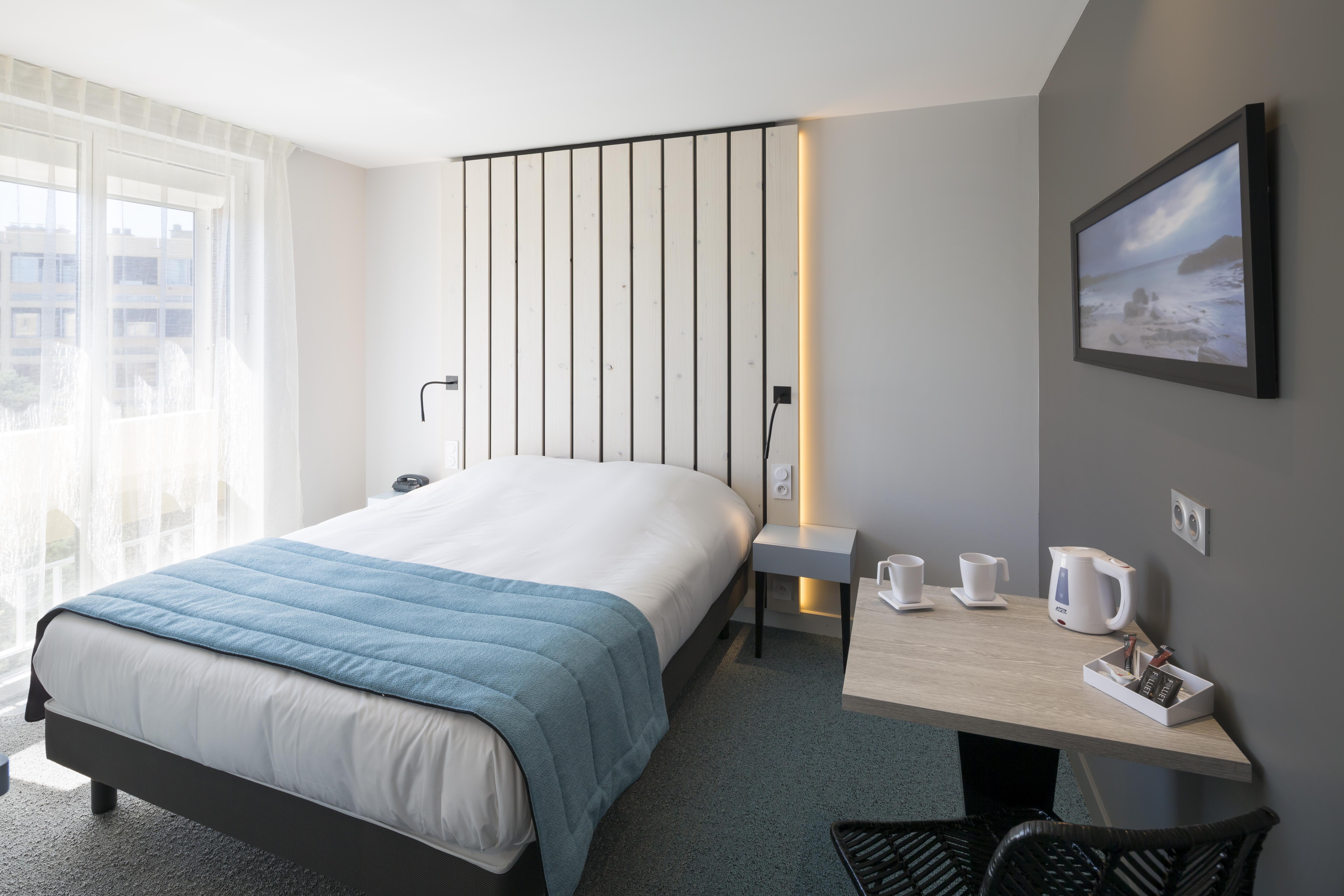 Logis Hotel Les Pins - Operalia Balaruc-les-Bains Bagian luar foto