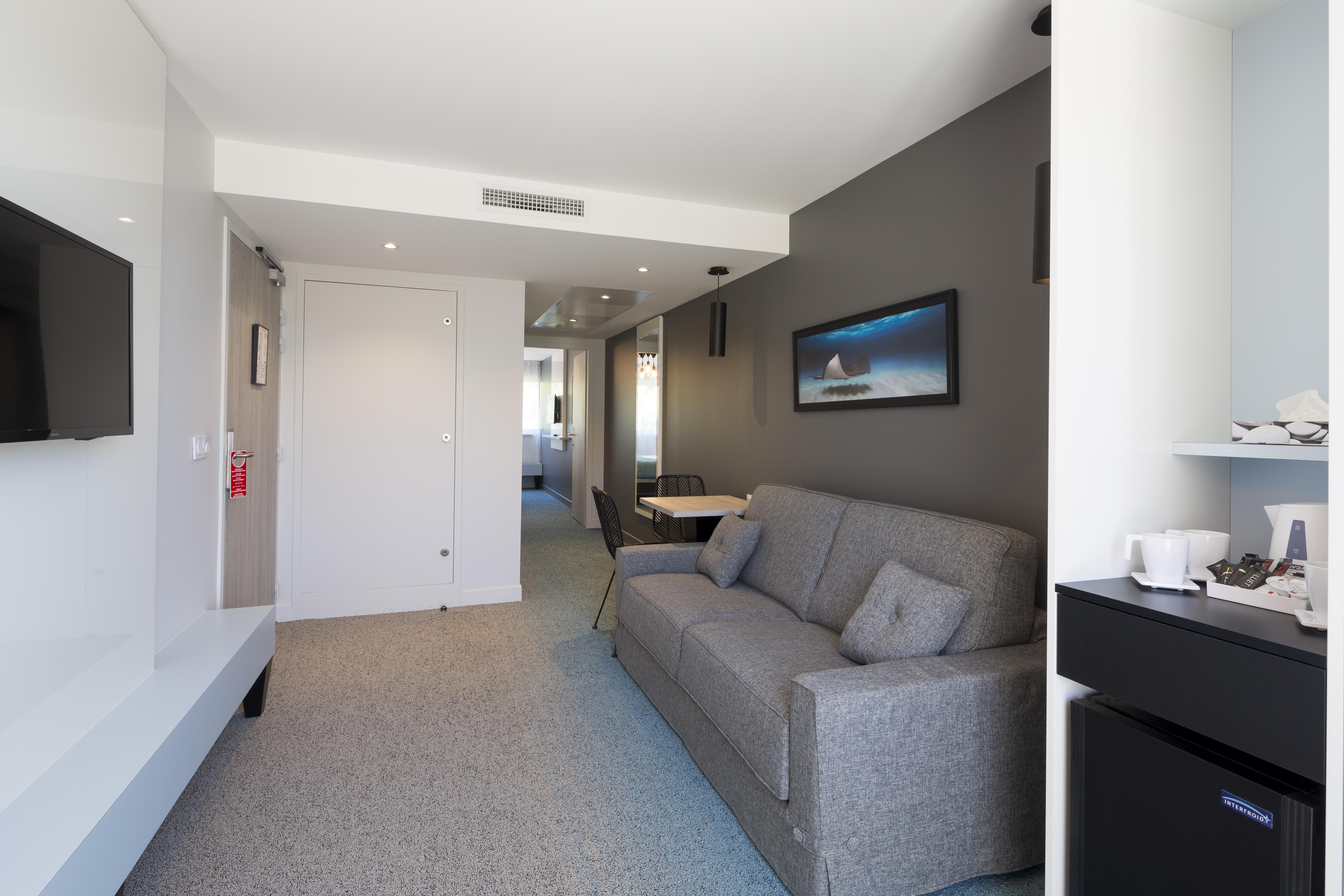 Logis Hotel Les Pins - Operalia Balaruc-les-Bains Bagian luar foto