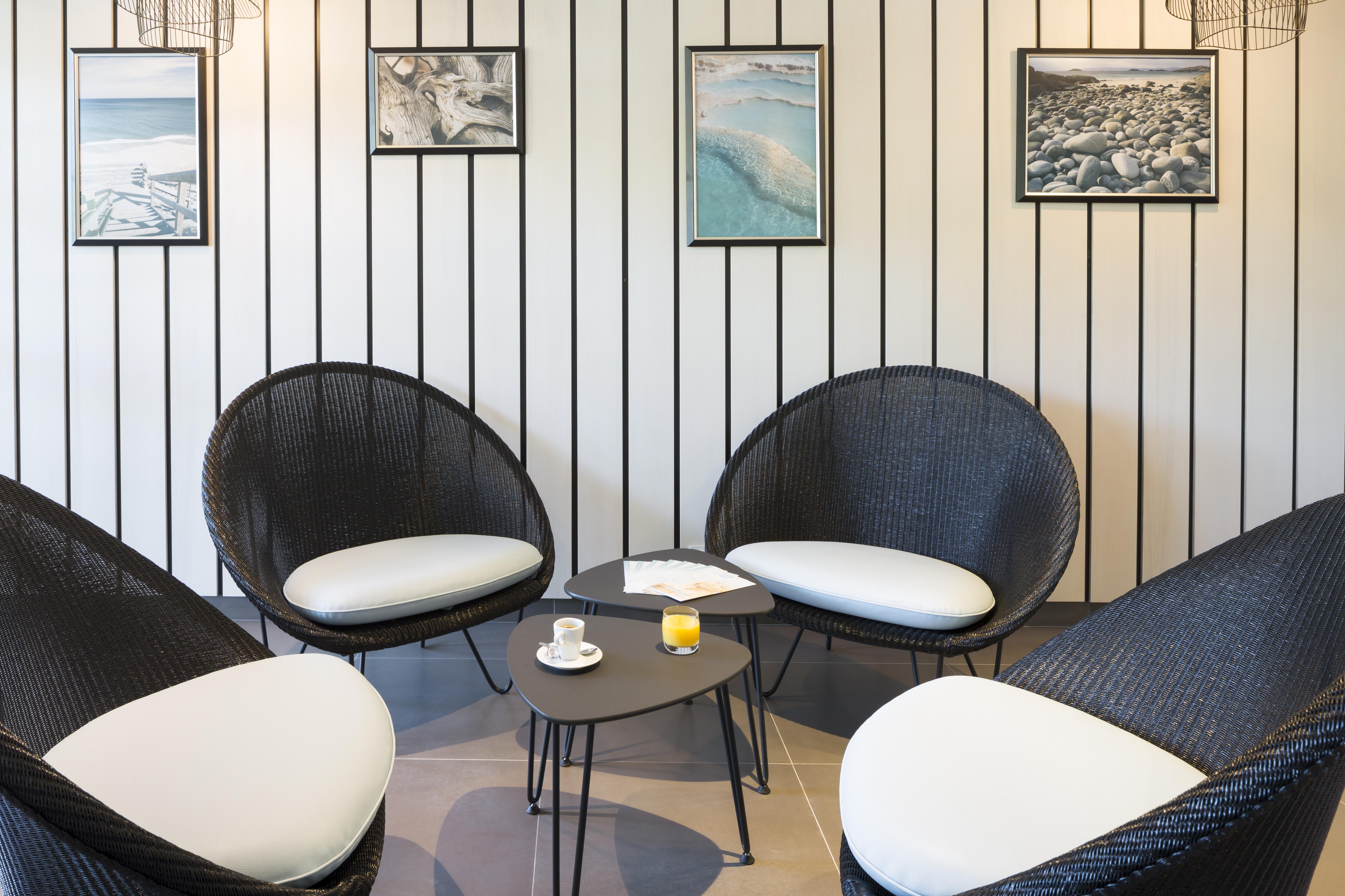 Logis Hotel Les Pins - Operalia Balaruc-les-Bains Bagian luar foto