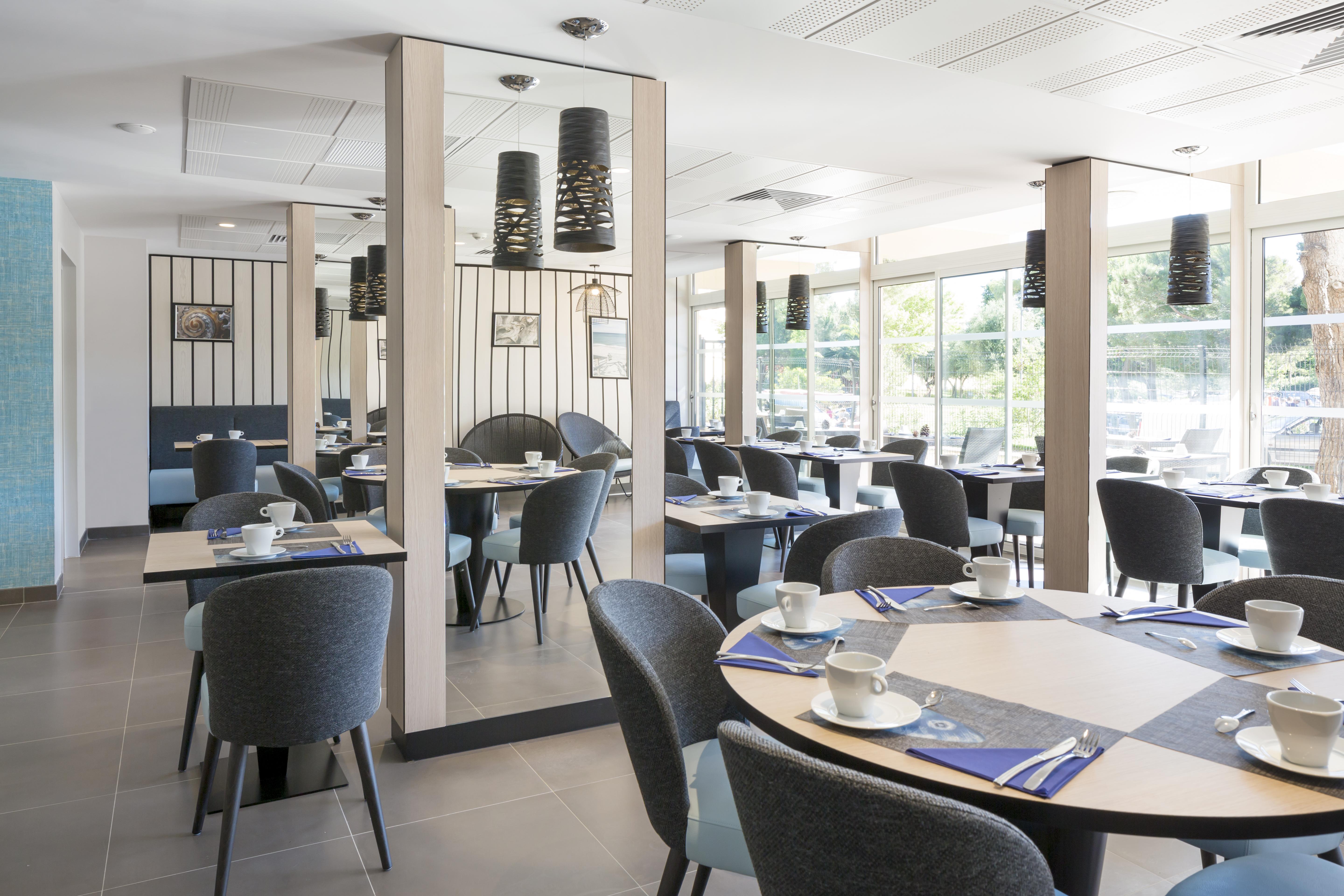 Logis Hotel Les Pins - Operalia Balaruc-les-Bains Bagian luar foto