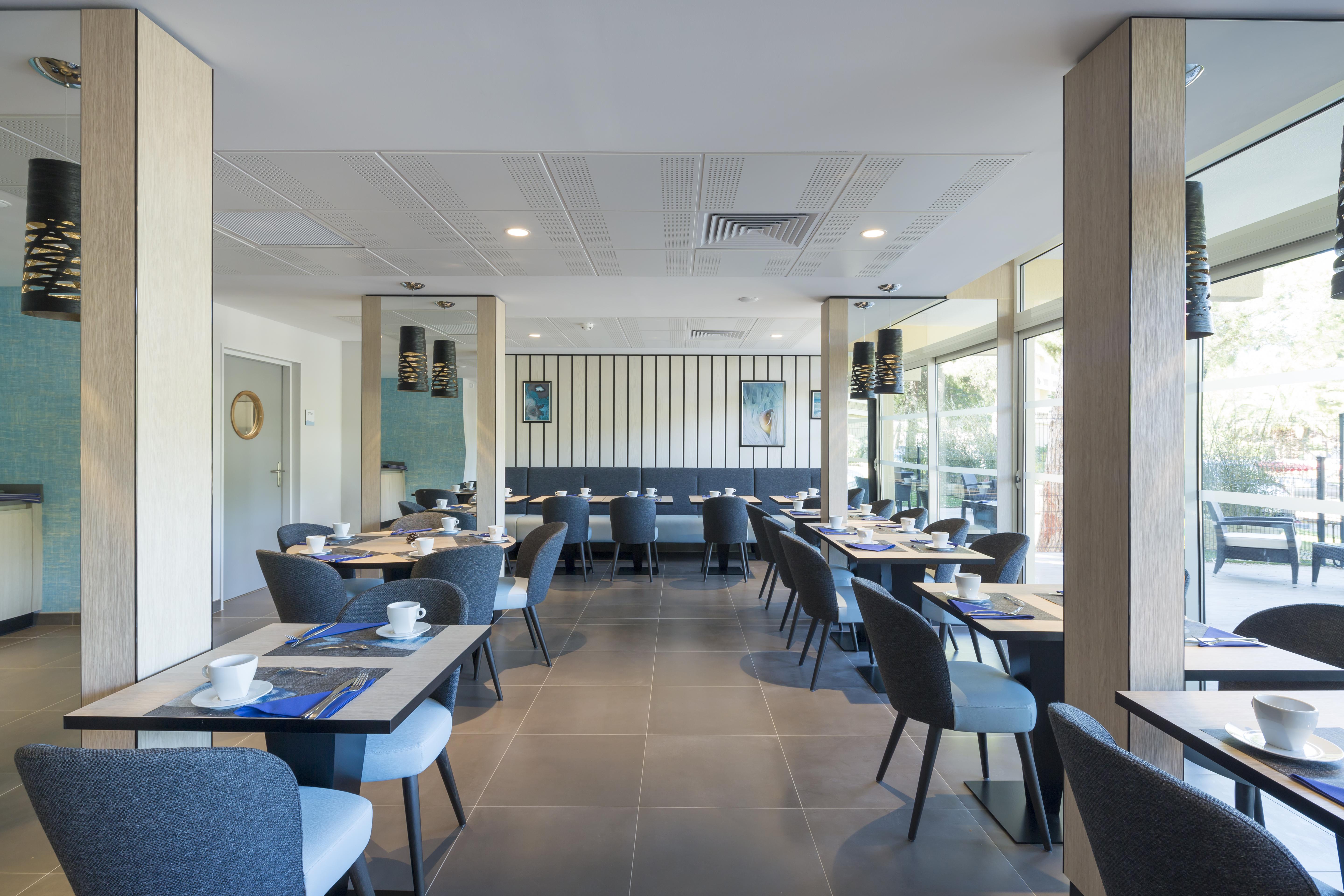 Logis Hotel Les Pins - Operalia Balaruc-les-Bains Bagian luar foto