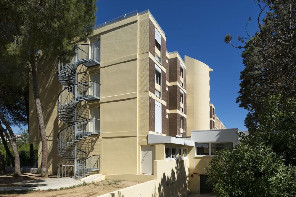 Logis Hotel Les Pins - Operalia Balaruc-les-Bains Bagian luar foto