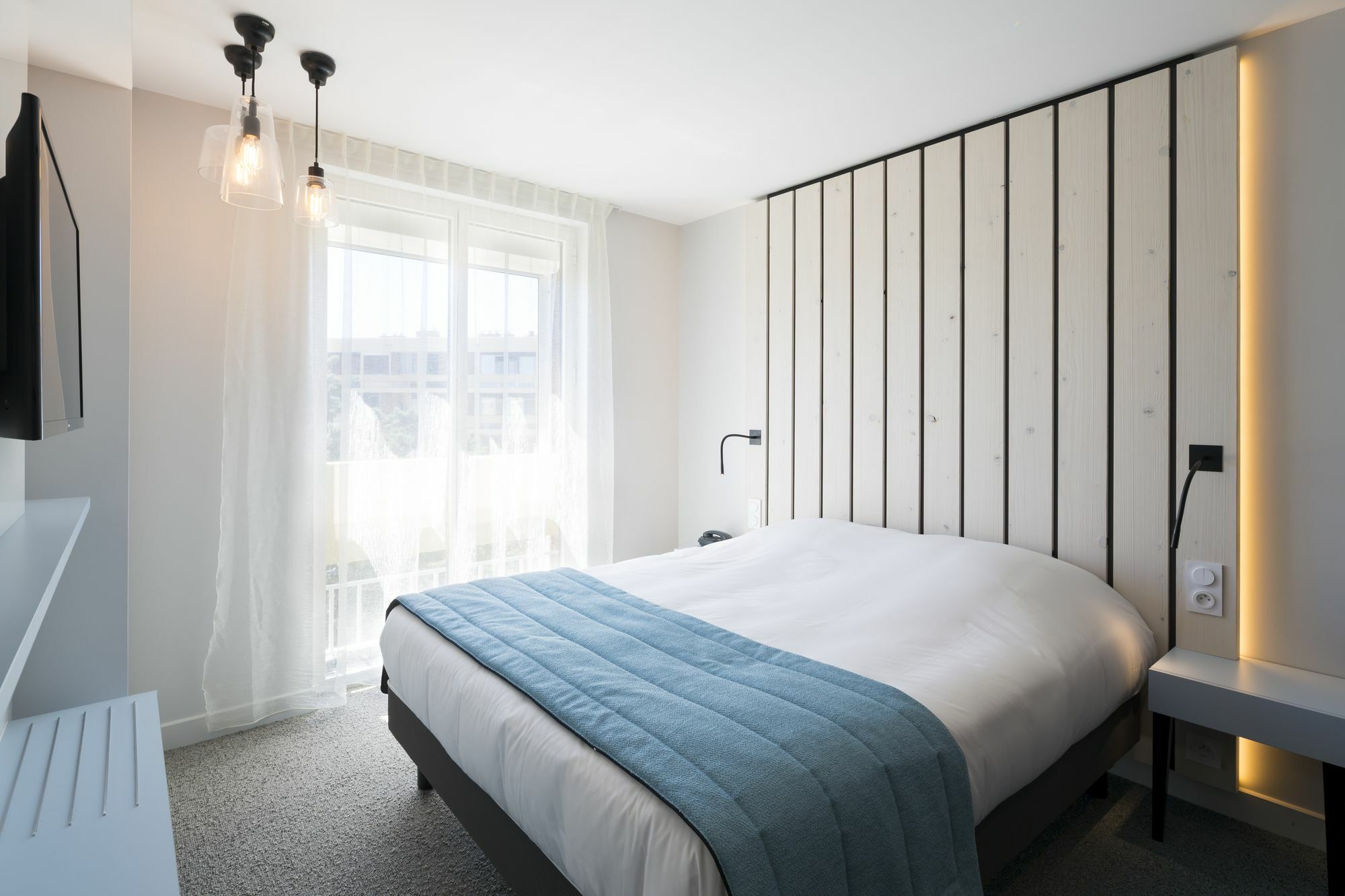 Logis Hotel Les Pins - Operalia Balaruc-les-Bains Bagian luar foto