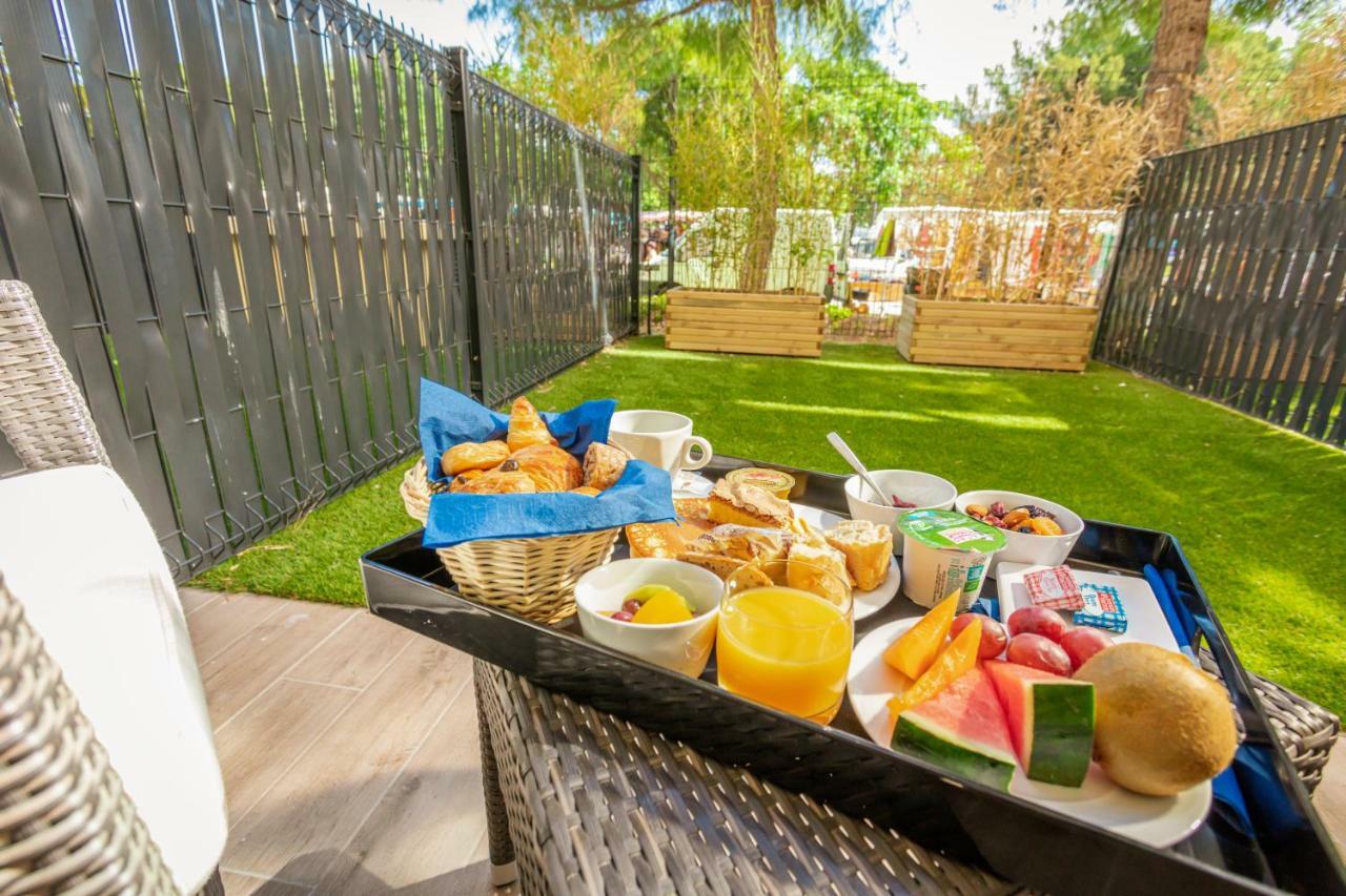 Logis Hotel Les Pins - Operalia Balaruc-les-Bains Bagian luar foto